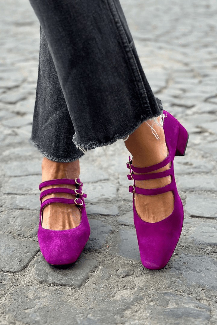 Talons larges violets à bout carré avec boucle