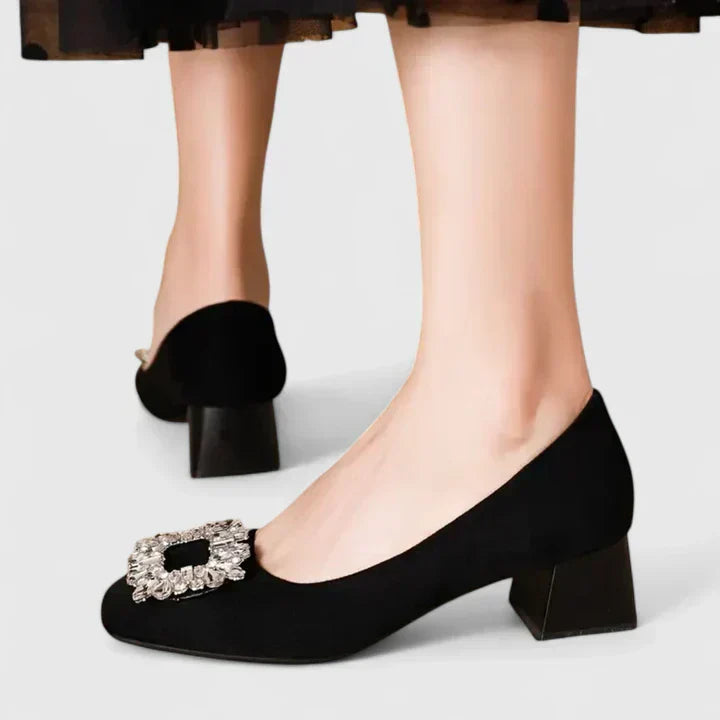 Julianyssa | Escarpins à talon bas et boucle strass