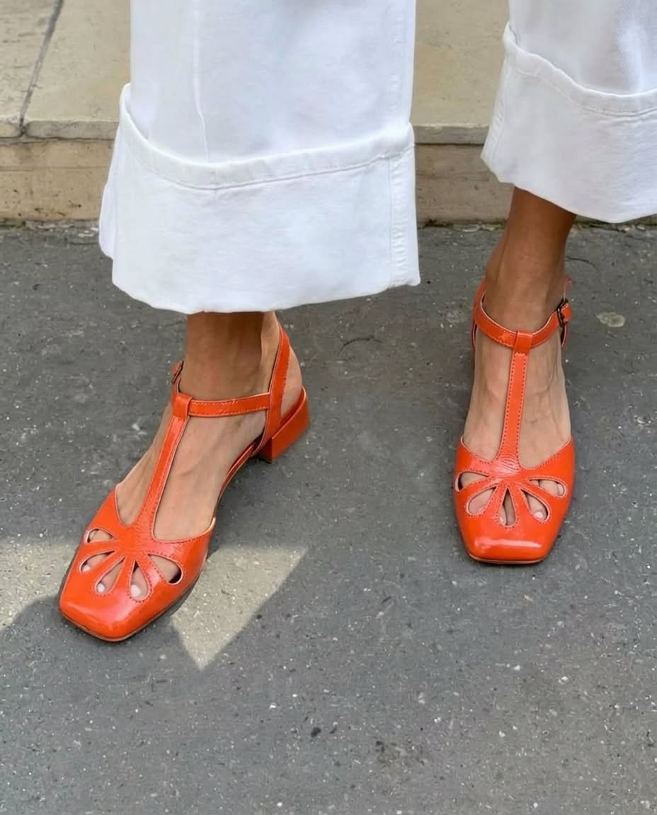Talons blocs découpés floraux Orange à bout carré avec bride T