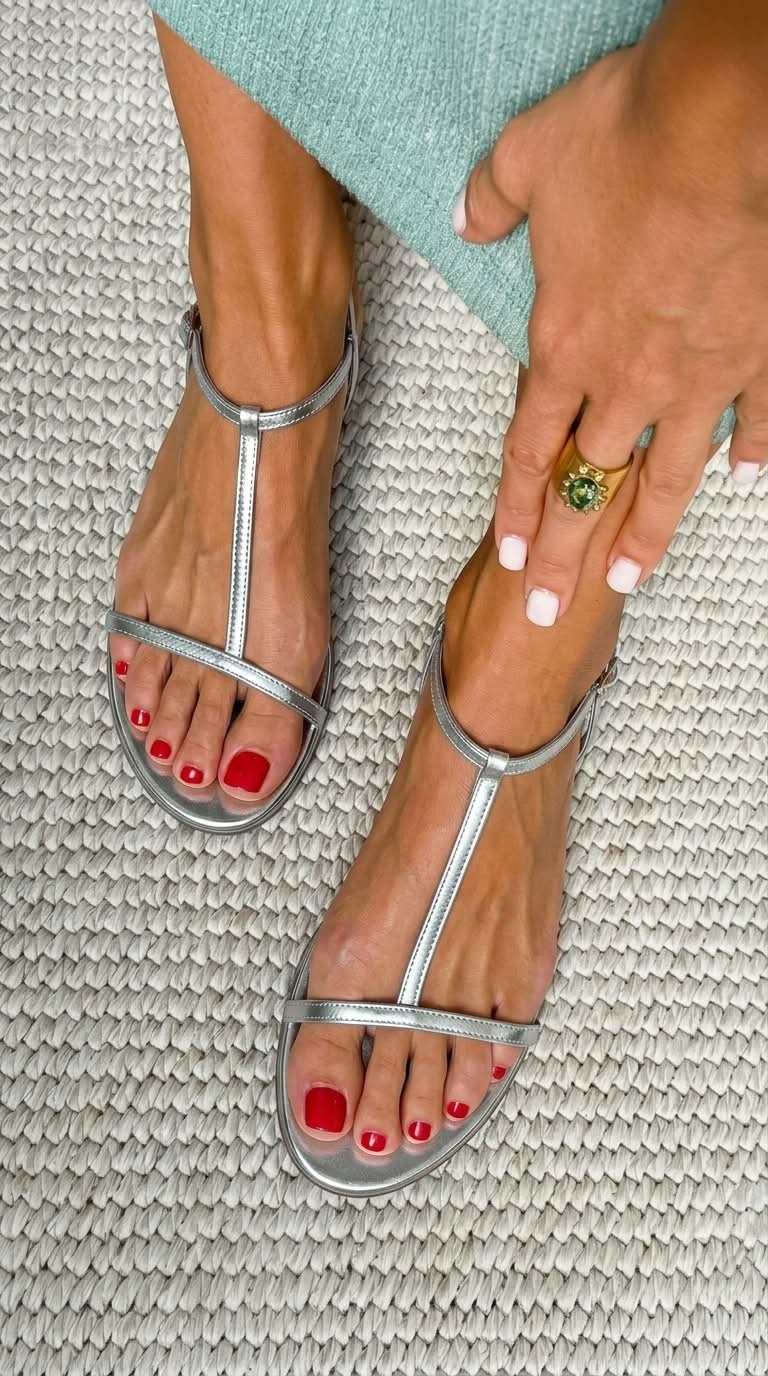 Sandales métalliques d'été basses avec bride en T