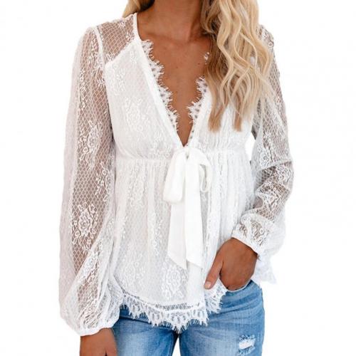 Solfrid | Blouse Élégante en Dentelle avec Décolleté en V Audacieux