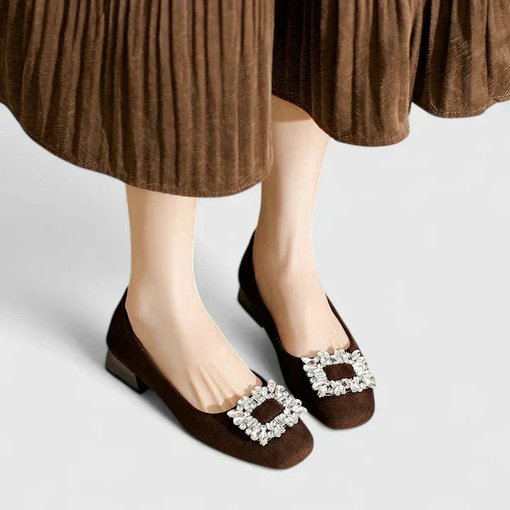 Julianyssa | Escarpins à talon bas et boucle strass