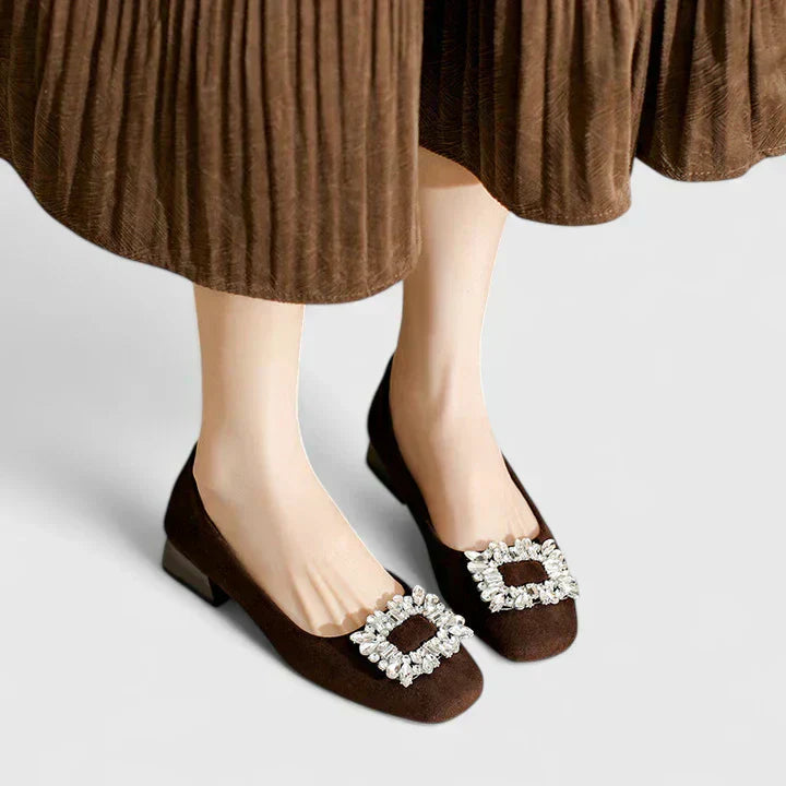 Julianyssa | Escarpins à talon bas et boucle strass
