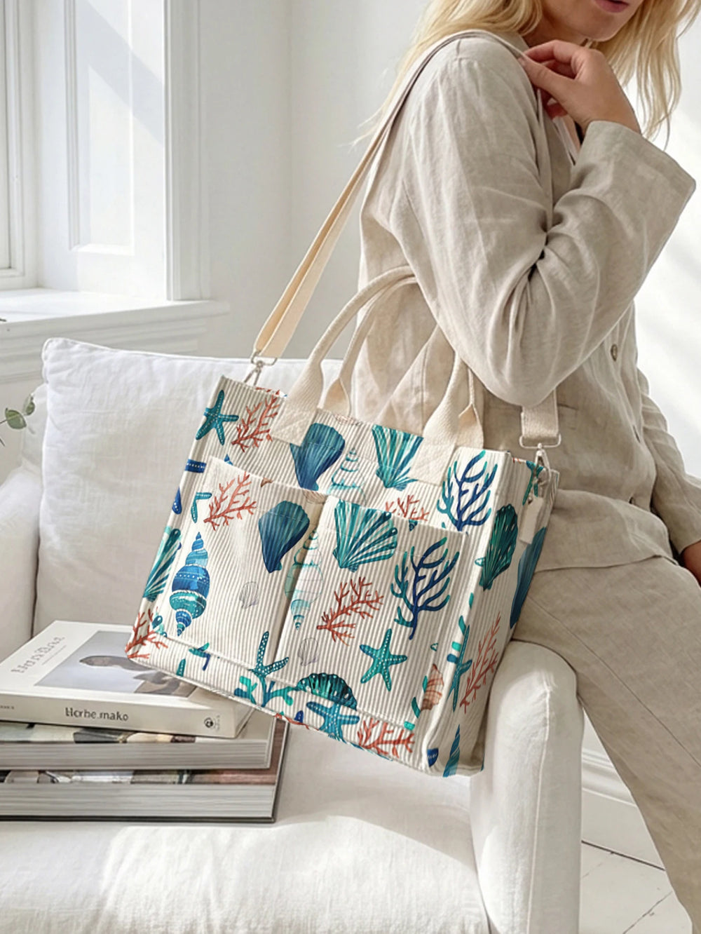 Sac cabas en velours côtelé Océan Aquarelle, présentation du modèle
