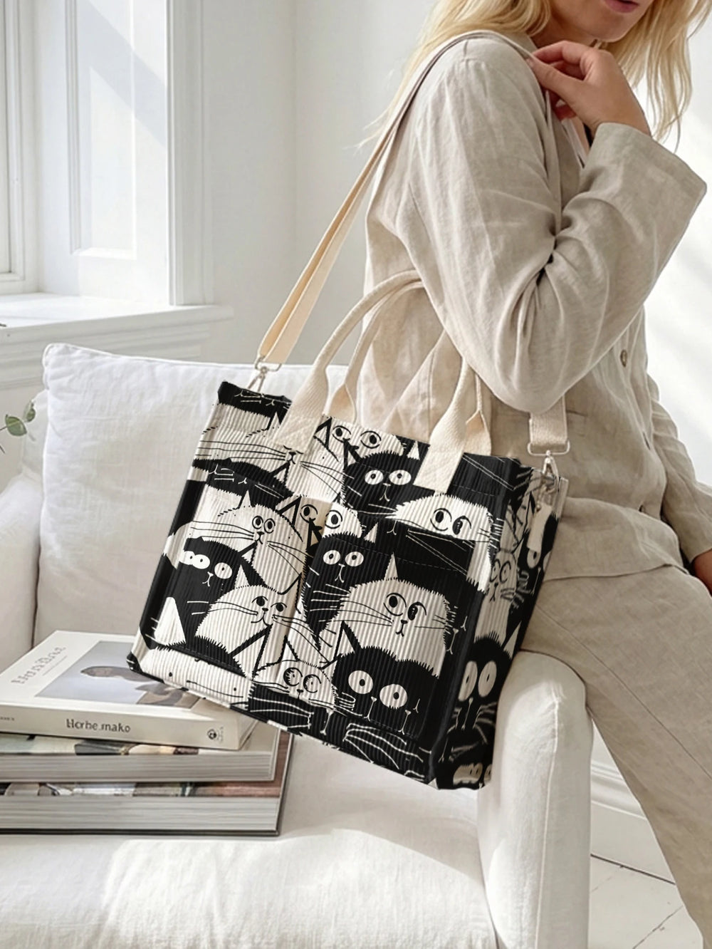 Sac cabas en velours côtelé Chats en Noir et Blanc, présentation du modèle