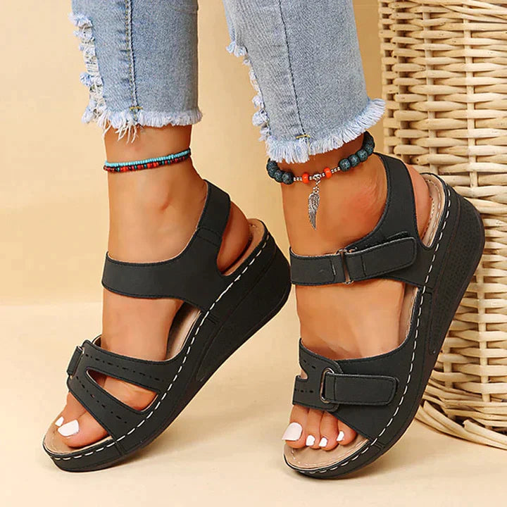 Sandales compensées à boucle et scratch