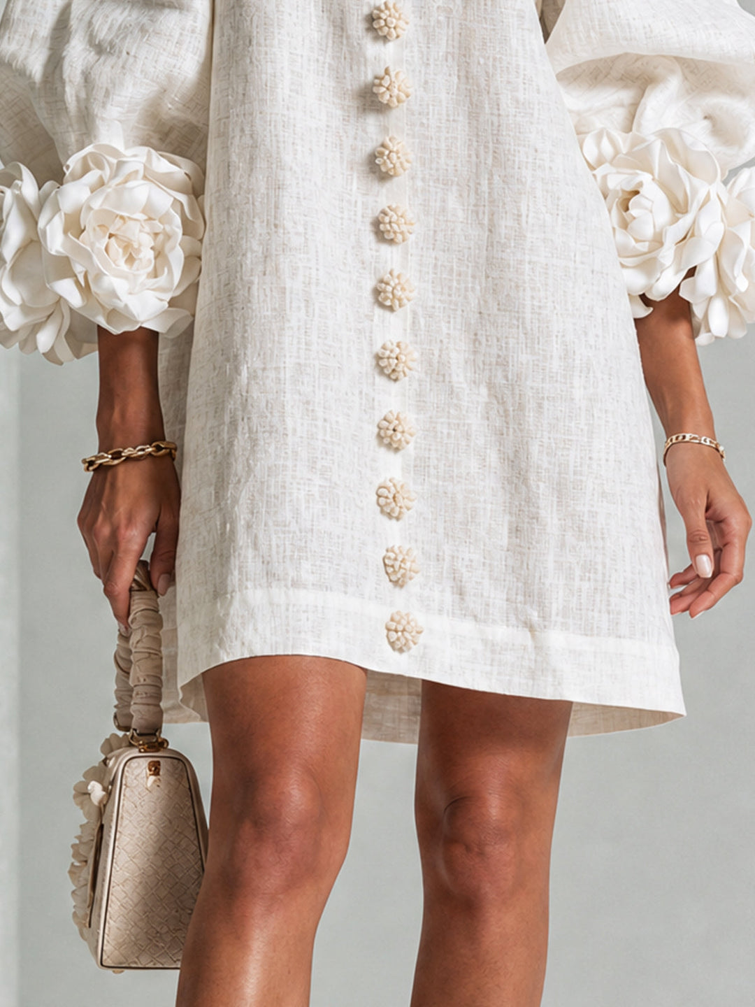 Amara™ | Robe Mini Élégante avec Boutons Floraux