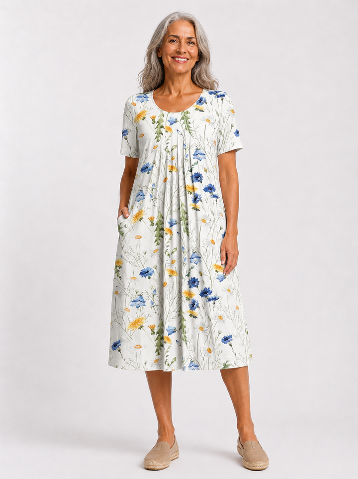 Robe Georgina à imprimé floral jaune présentée en studio