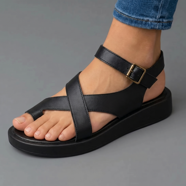Sandales à brides croisées et anneau d'orteil
