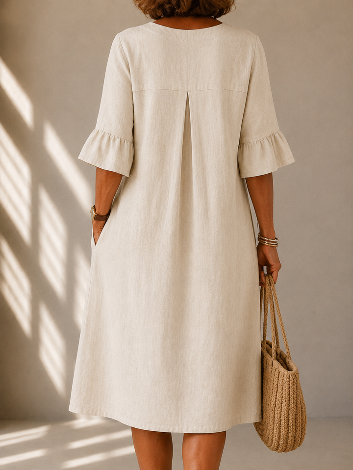 Détail de la robe Lina beige en coton et lin